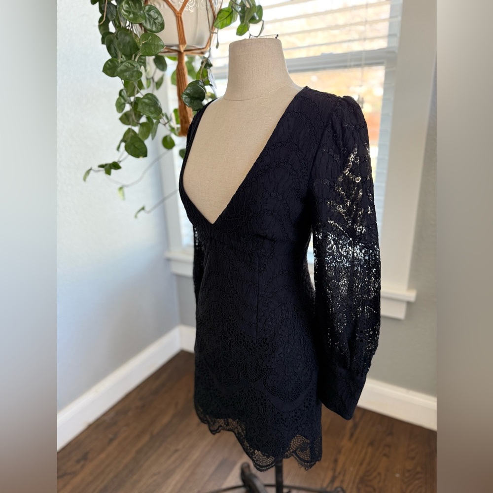 Bardot Plunging V-Neck Lace Mini Dress Size 6 EUC - Picture 5 of 8